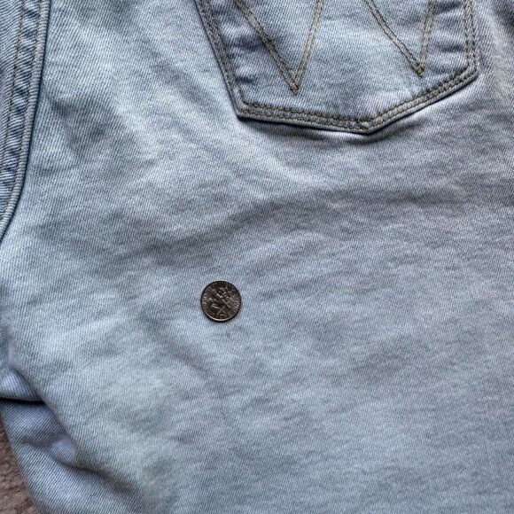 Wrangler Women’s High Rise Bermuda Jean Shorts in Icy Light Wash sz 8 - Picture 8 of 8